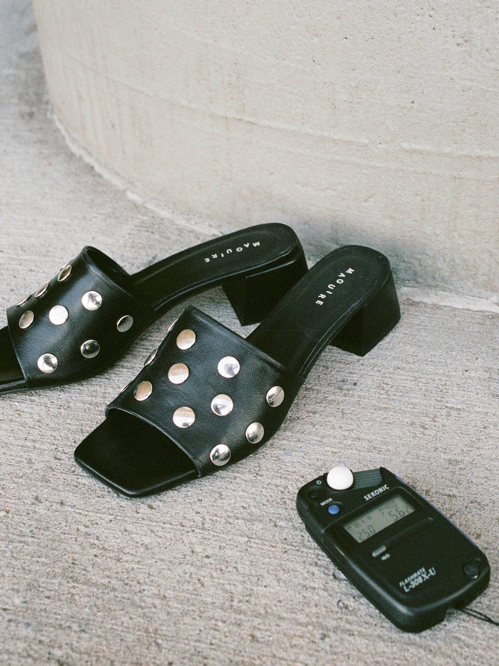 Mérida Black Stud Sandal